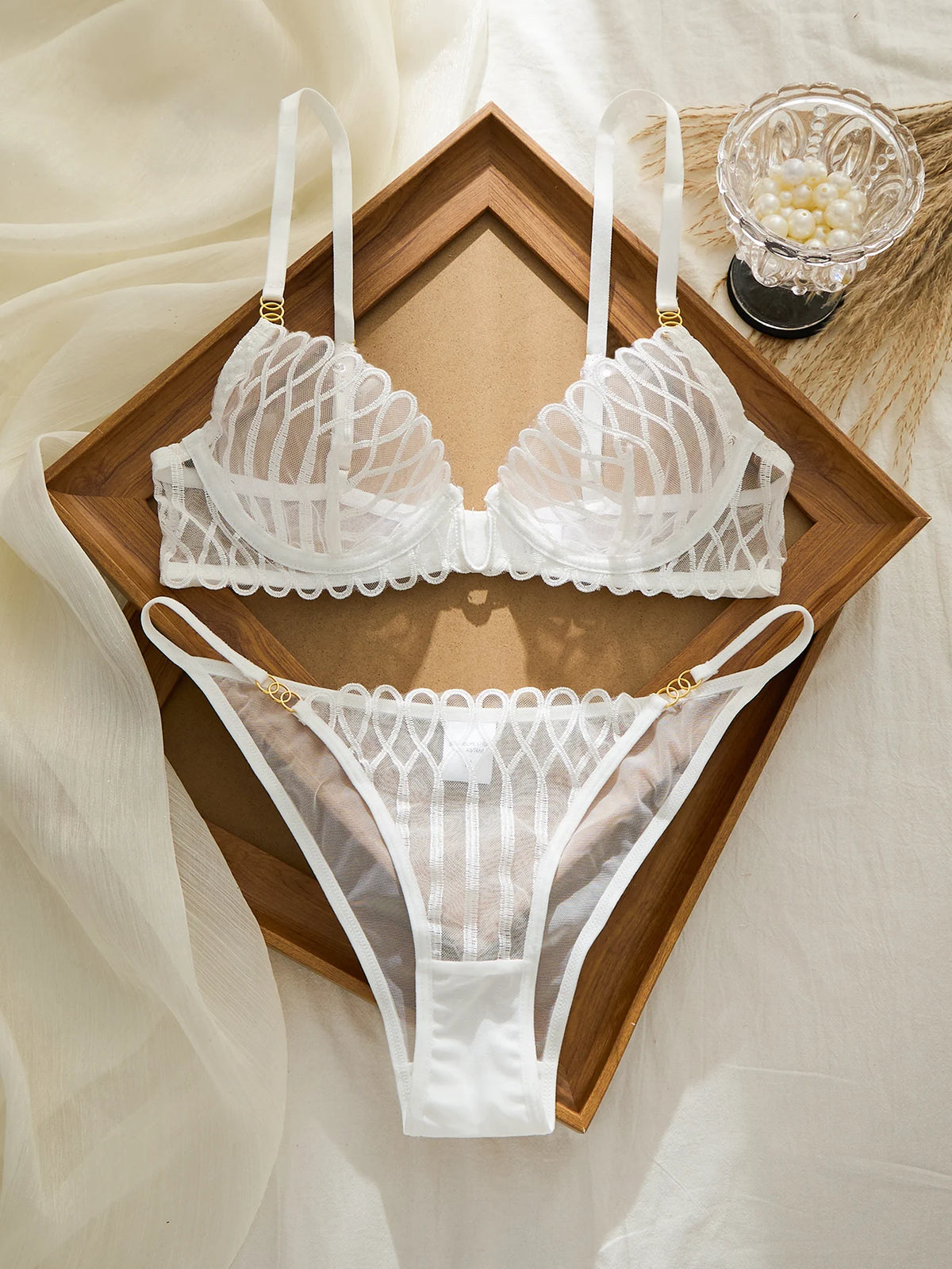 Floral Embroidered Underwired Lingerie Set