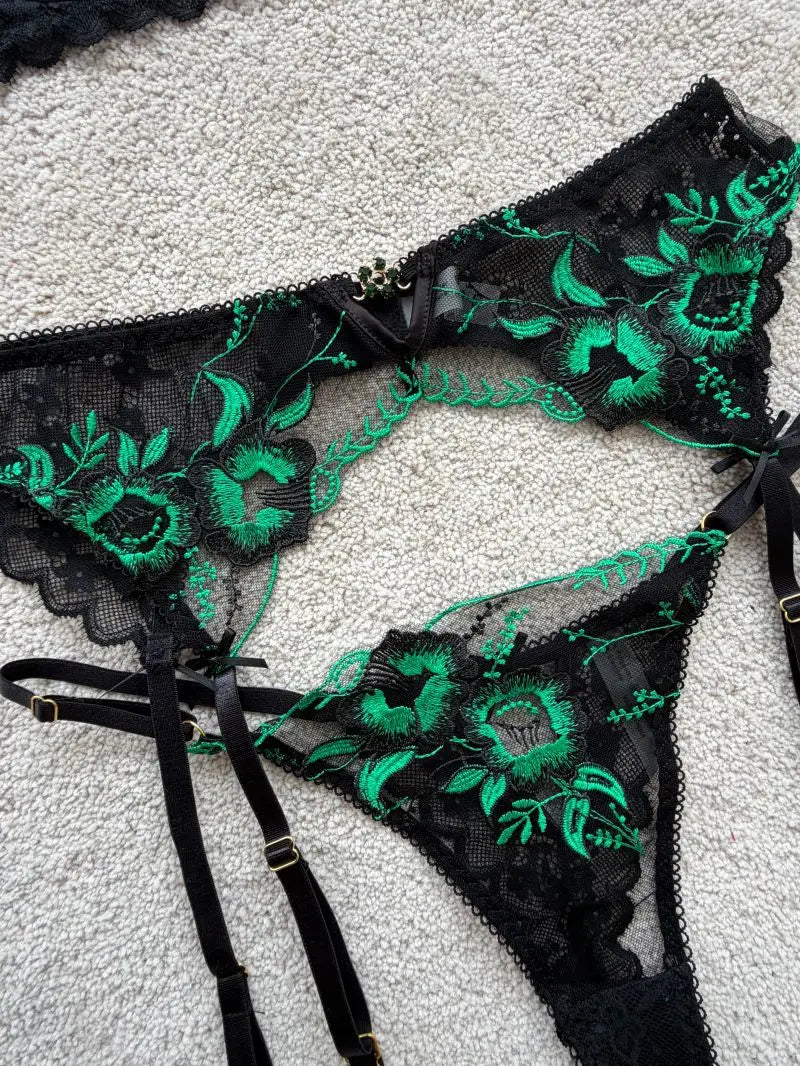 3Pcs Women Elegant Green Floral Embroidered Lace Lingerie Set Underwire Bra Garter Belt T‑back Panty Vintage Intimate Under wear