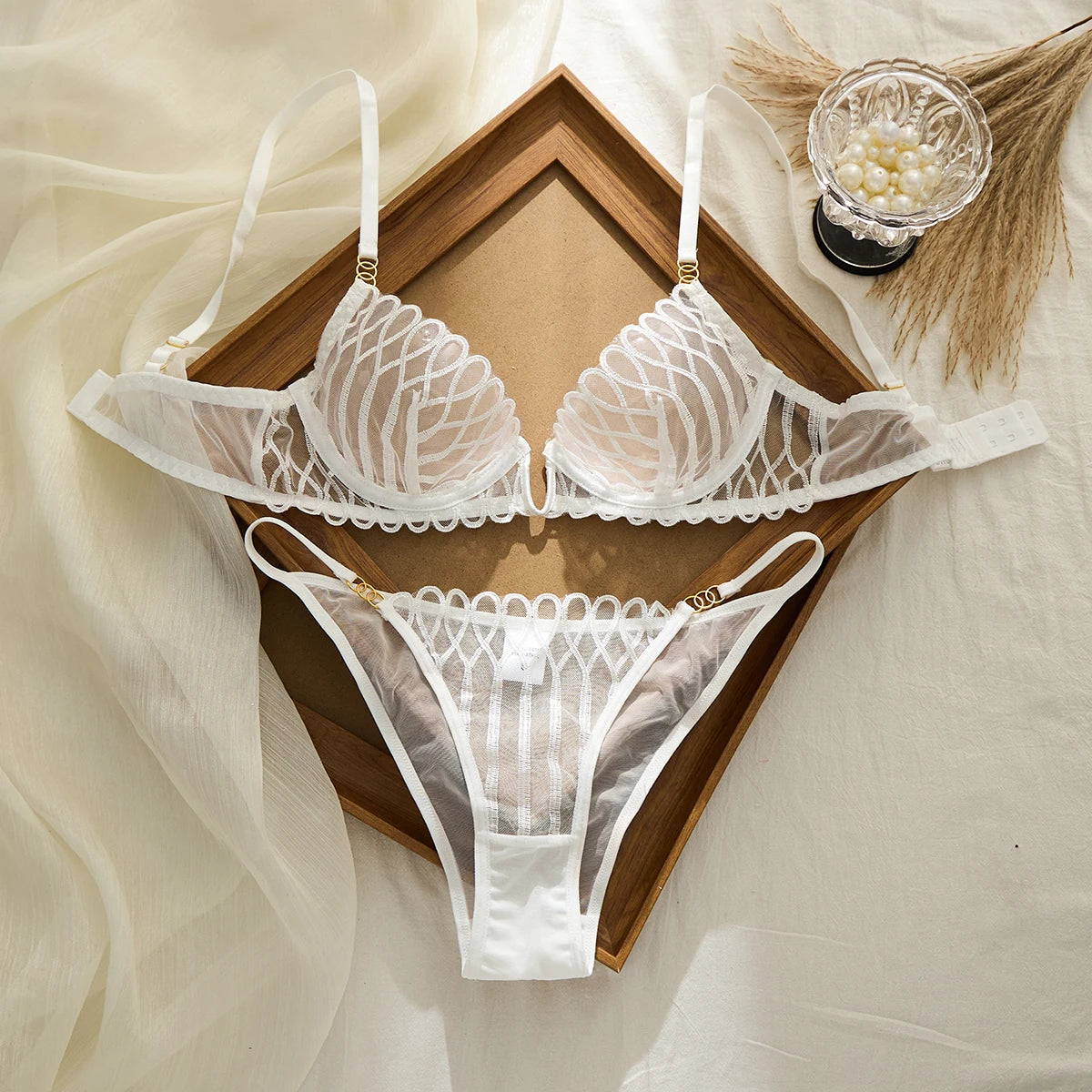 Floral Embroidered Underwired Lingerie Set